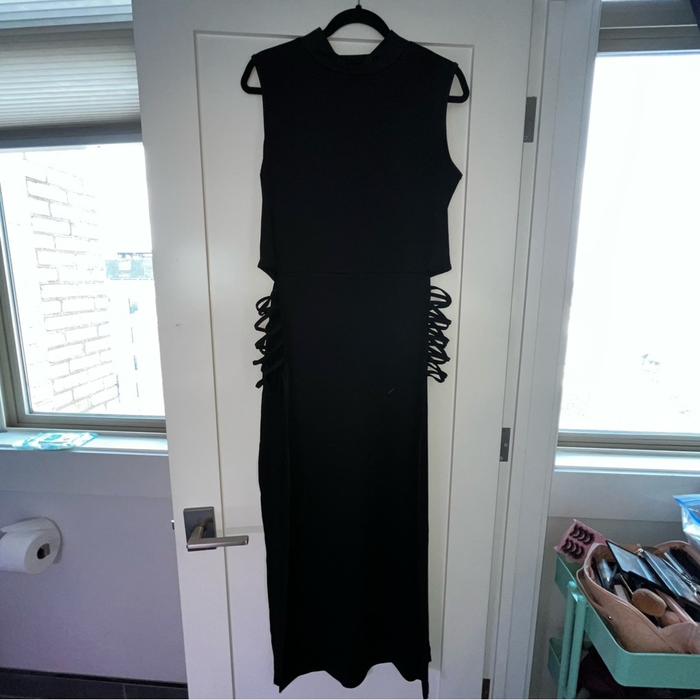Sleeveless Open Sided Maxi Black Dress - Picture 15 of 15